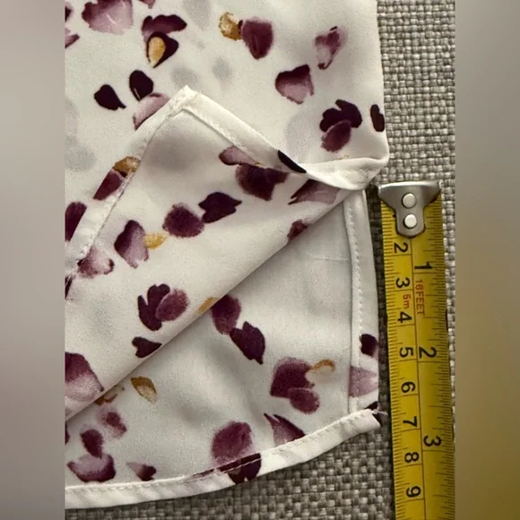 Reitmans White and Plum Floral Blouse - Picture 10 of 11